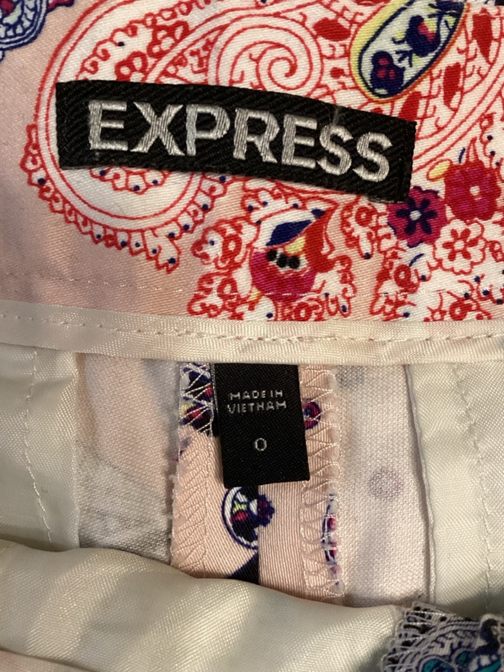 Express Paisley Print Shorts in Pink Multi Size 0 EUC - Picture 5 of 6